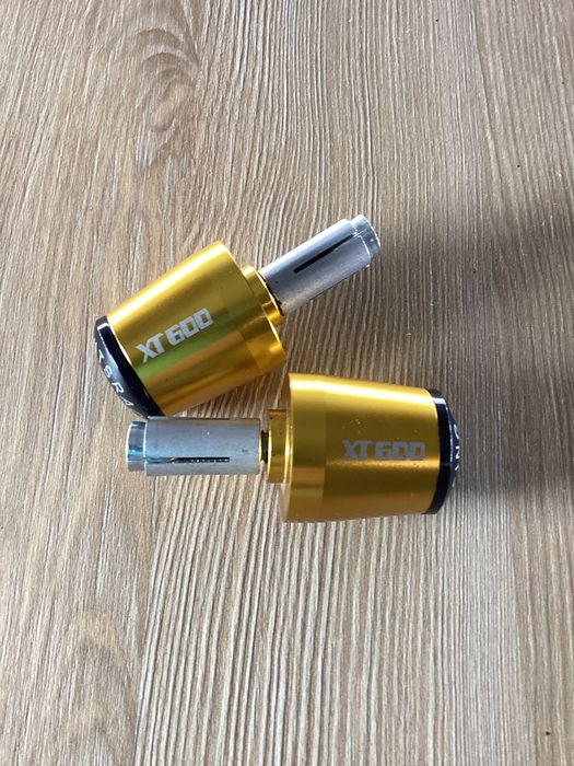 Acessórios Moto 7/8 (22mm) – Manopla + Tampa de Guidão – Yamaha XT600