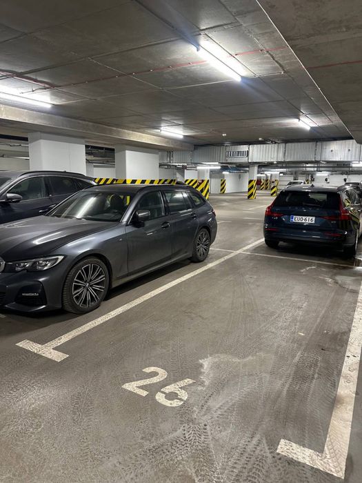 Wynajme miejsce parkingowe Katowice Zabrska 15 w presitzowym budynku