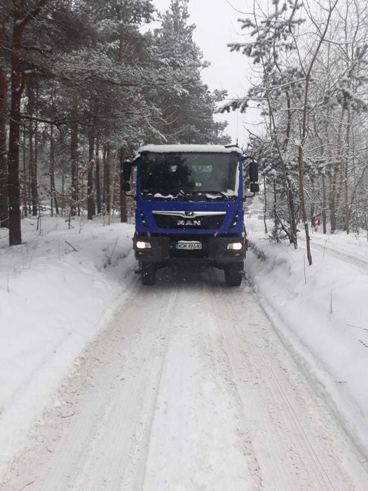 Odśnieżanie: place, drogi, budynki, dachy. Wywóz nadmiaru śniegu.