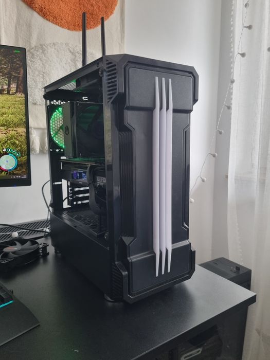 RTX 3080  i5 13400f z wyświetlaczem LCD 32 GB RAM