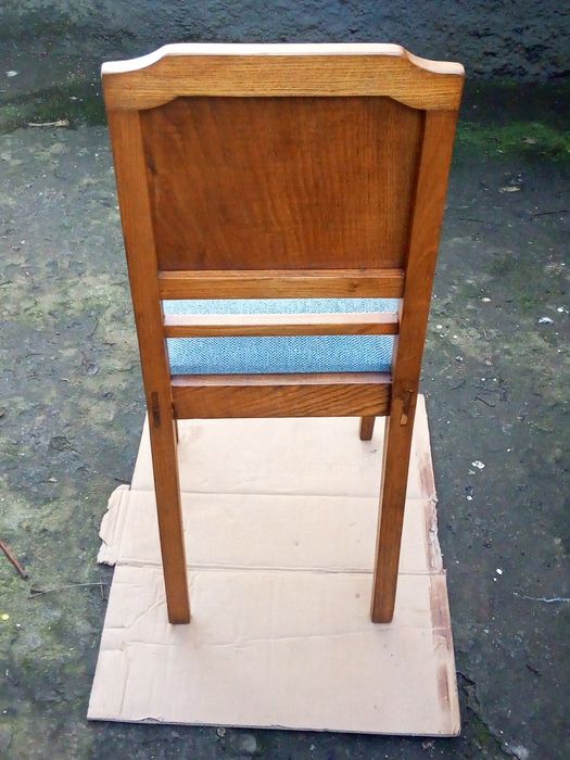 Cadeira em madeira castanho