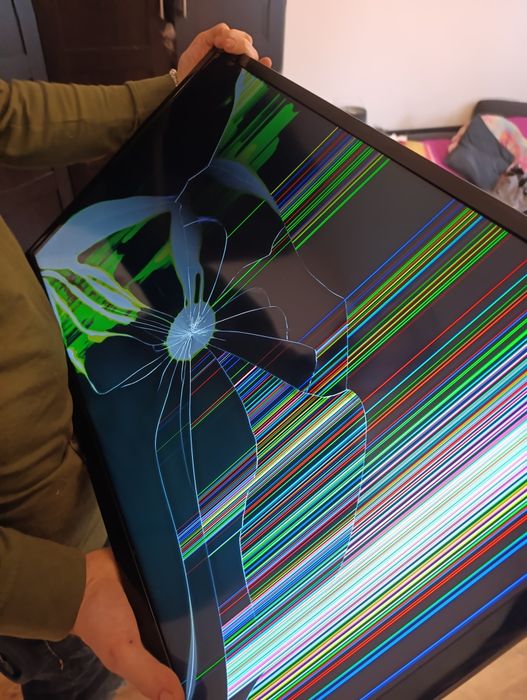 Sprzedam telewizor Samsung Smart TV.