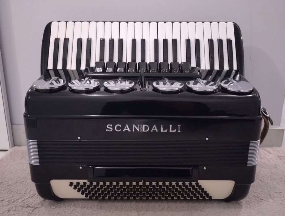 Akordeon  Scandalli Polifonico Brevetto 120