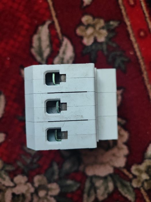 Автоматичний вимикач на 40А 3 фази