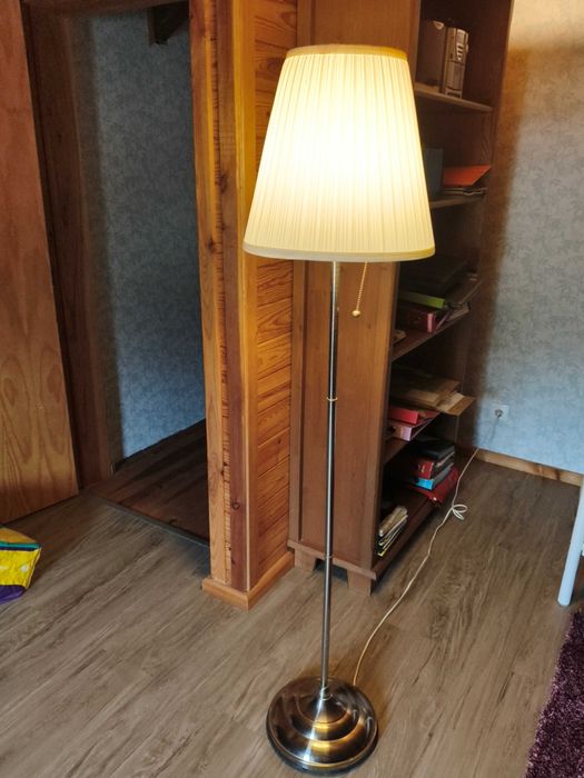 Candeeiro de pé alto