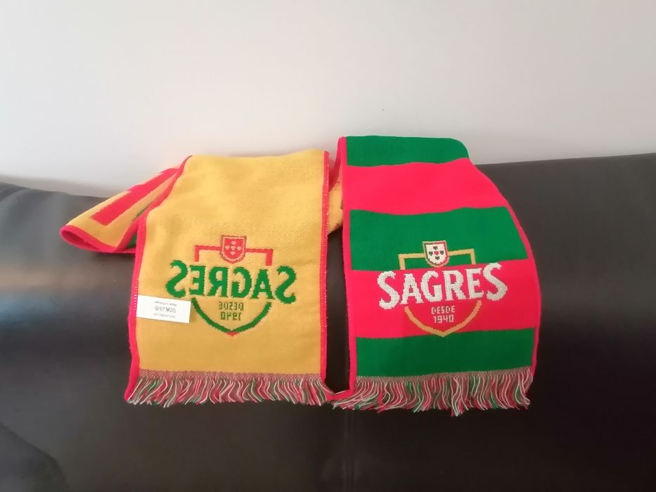 Cachecol do de Portugal com publicidade da cerveja Super