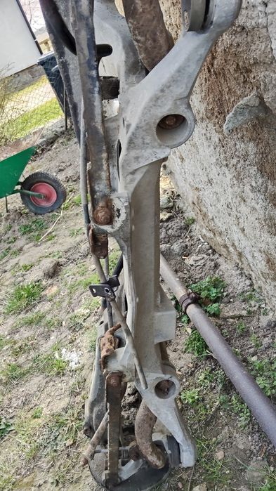 Tylna belka Volvo S60  I  V70 II