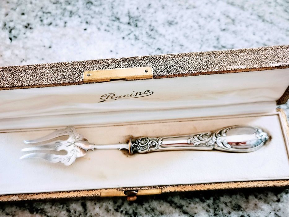 Вилка для закусок серебро Франция