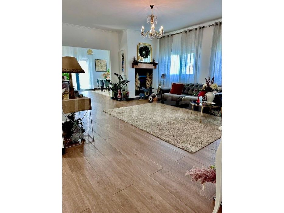 Moradia isolada em lote de 1.000 m² | Duas construções independente...