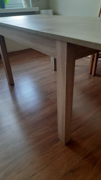 Stół do jadalni plus 4 krzesła