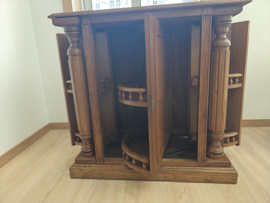 Móvel Bar. Madeira Castanho.