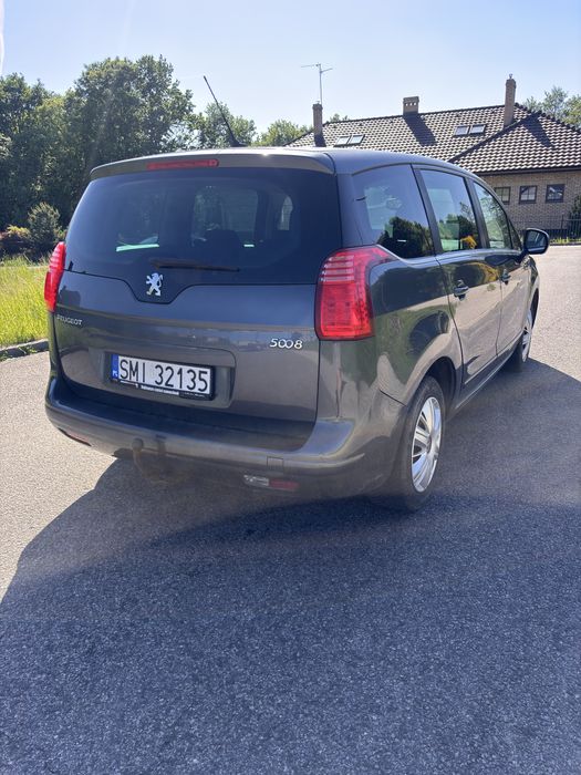 Peugeot 5008.