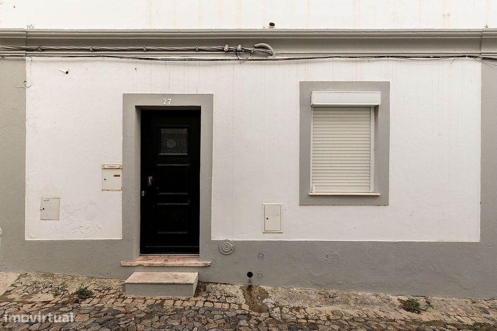 Moradia T3 de Rés do Chão e 1º Andar c/ Terraço no Centro Histórico de