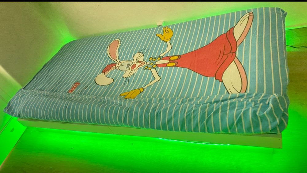 Jogo de quarto infantil.