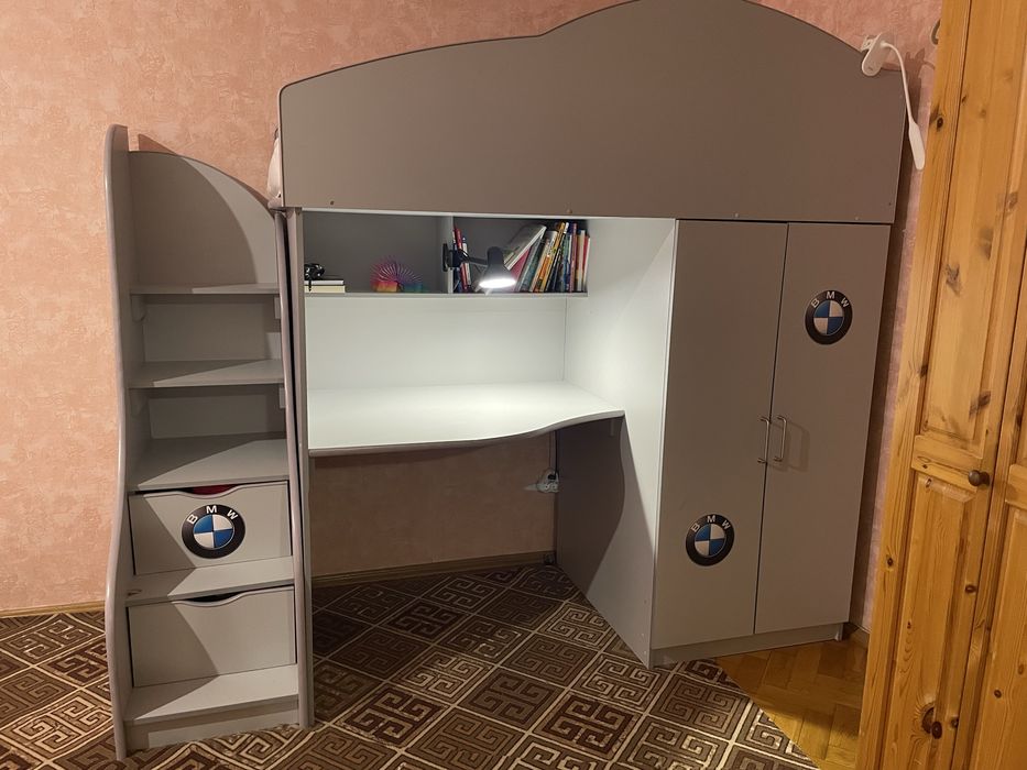 Продам кровать чердак со столом
