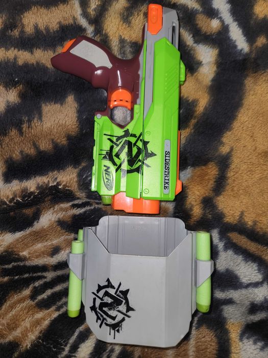 Бластер Nerf Modulus Tri-Strike c патронами Zombie Strike