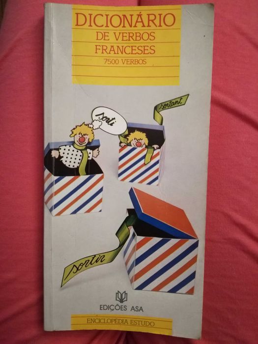 1 dicionário (verbos franceses) e  1 enciclopédia