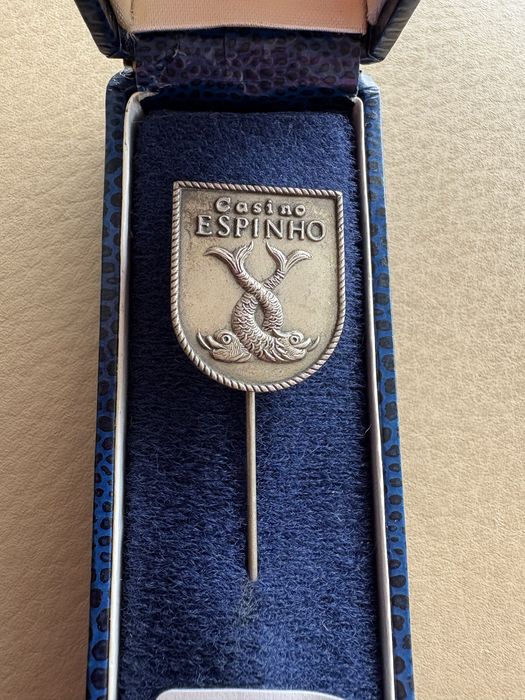 Alfinete casino espinho prata