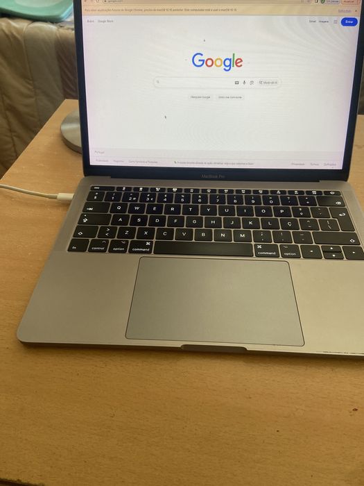 MacBook Pro 13” 2017 – Ecrã com Defeito (Funciona)