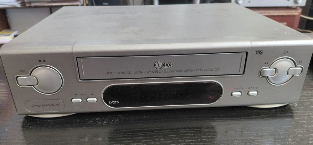 Відеомагнітофон LG LV270