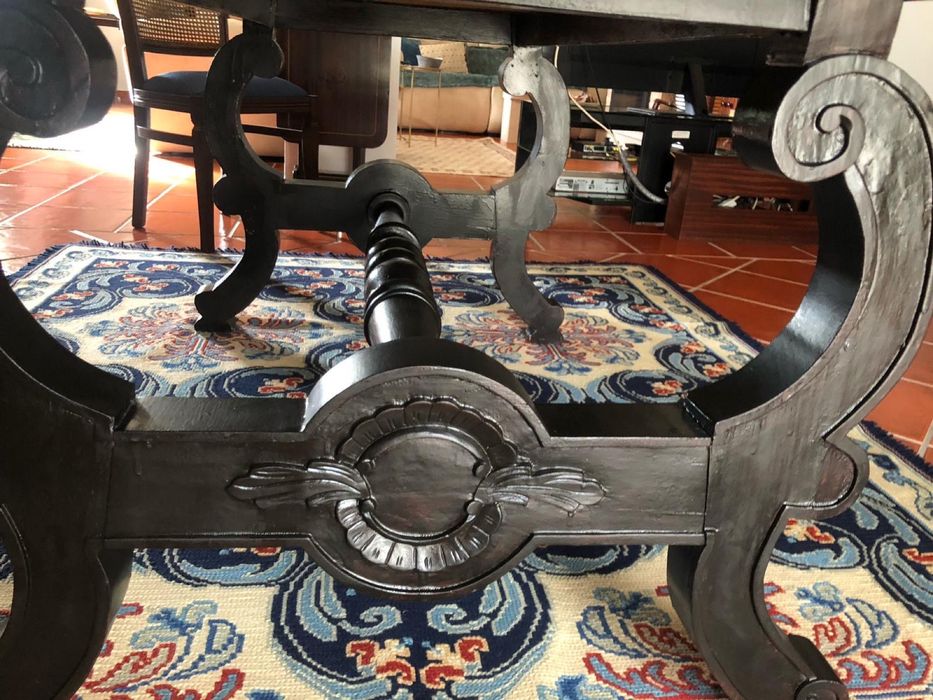 Mesa grande de madeira maciça