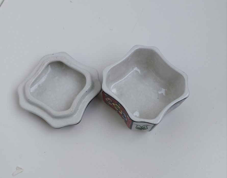 Linda caixinha pintada à mão