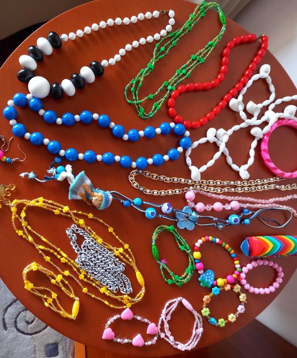 Bijuteria (colares, pulseiras e brincos)