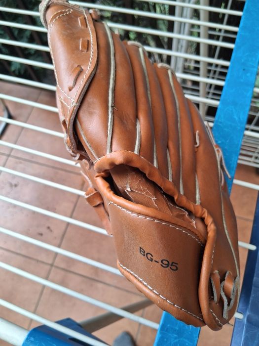 Prawa rękawica do baseballa