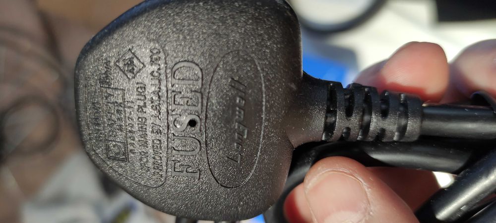 Новий кабель (BS1363) британського типу, підходить до генераторів.