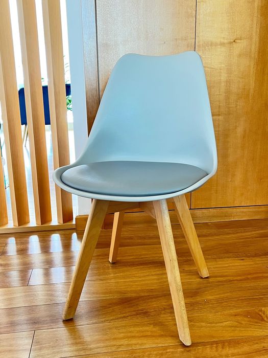 Cadeiras de jantar ou de reuniao