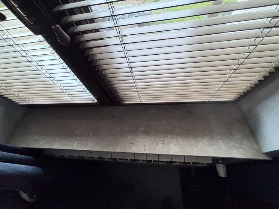 Parapet  konglomerat marmurowy beżowy/ kremowy/ pias