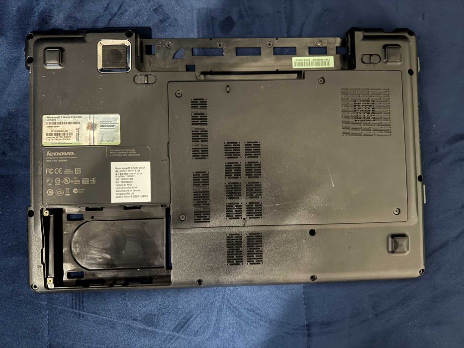 Obudowa dolna od laptopa Lenovo IdeaPad Y550