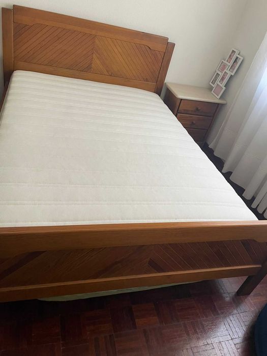 Cama de casal + cabeceiras