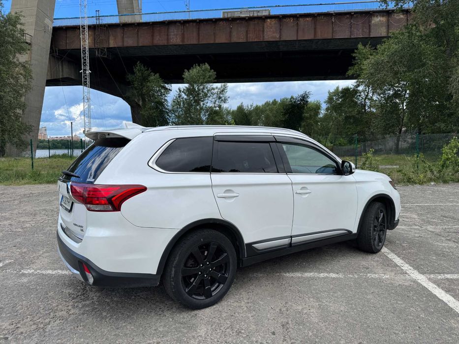Mitsubishi Outlander 2016 (2.4 S-AWC)