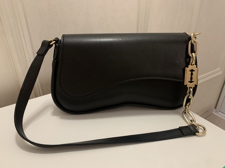 Чорна жіноча сумка клатч