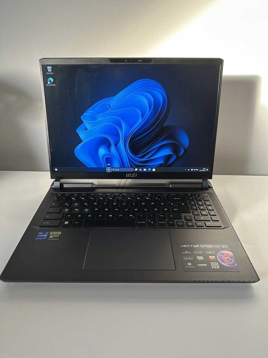 MSI Vector  i9 - RTX 4080 - 16GB RAM - 1TB SSD - WIN 11 - Office Pro