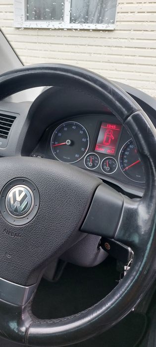 Volkswagen Golf 5 CAXA 1.4