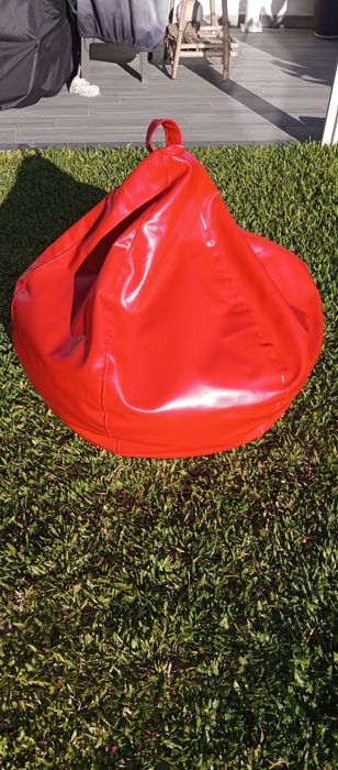 Puff vermelho em napa