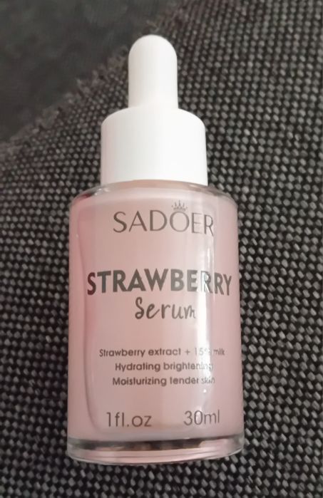 Serum truskawkowe do twarzy Sadoer.