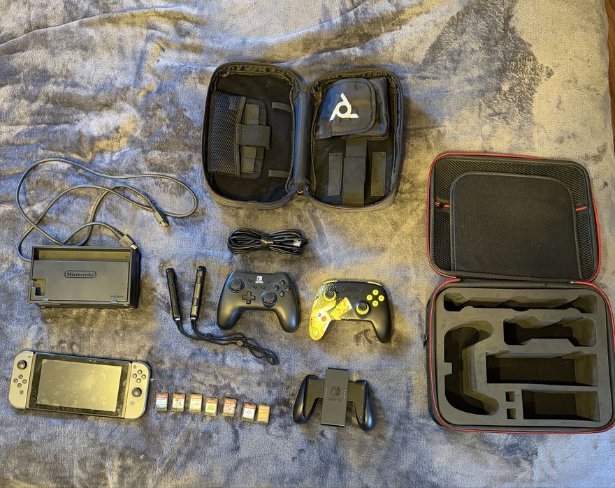 Nintendo Switch V2 oryginalny zestaw + 7 gier, micro SD 64GB, 2 kontrolery, 2 pokrowce