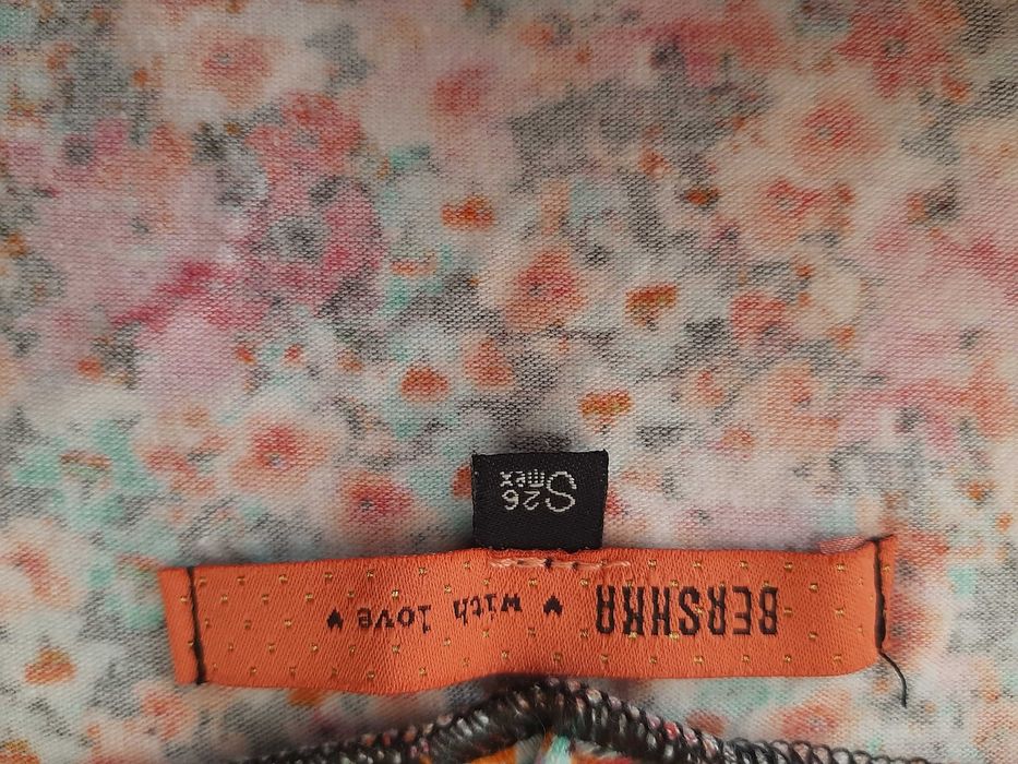 Top Bershka (padrão floral) NOVO - Tamanho S