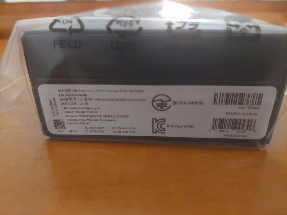 Auriculares Poly Voyager Free 20 - selado