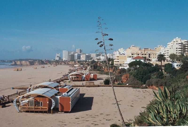A 50m da Praia da Rocha: Estúdio com Piscina e Estacionamento