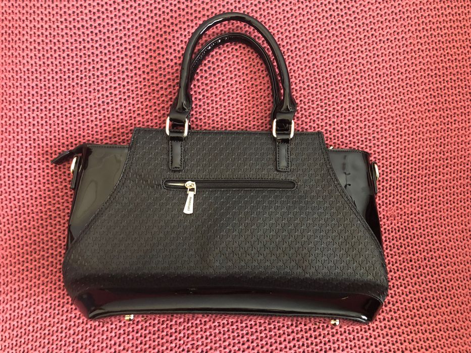 Lakierkowana torebka Monnari