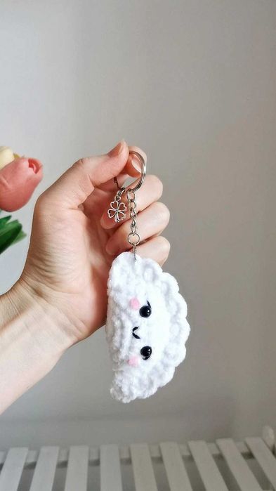 Pierożek na szydełku, breloczek, zawieszka, handmade dumpling