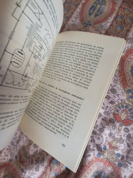 Livro técnico Televisão a Cores