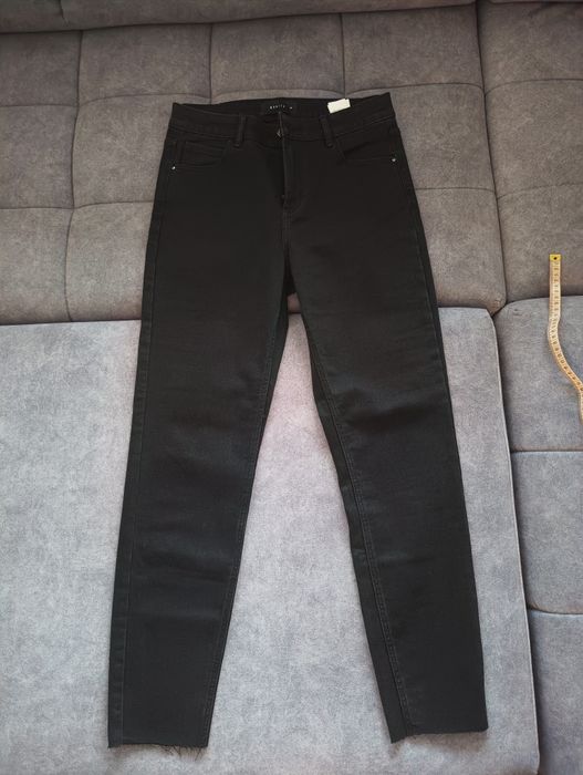 Jeansy czarne Mohito