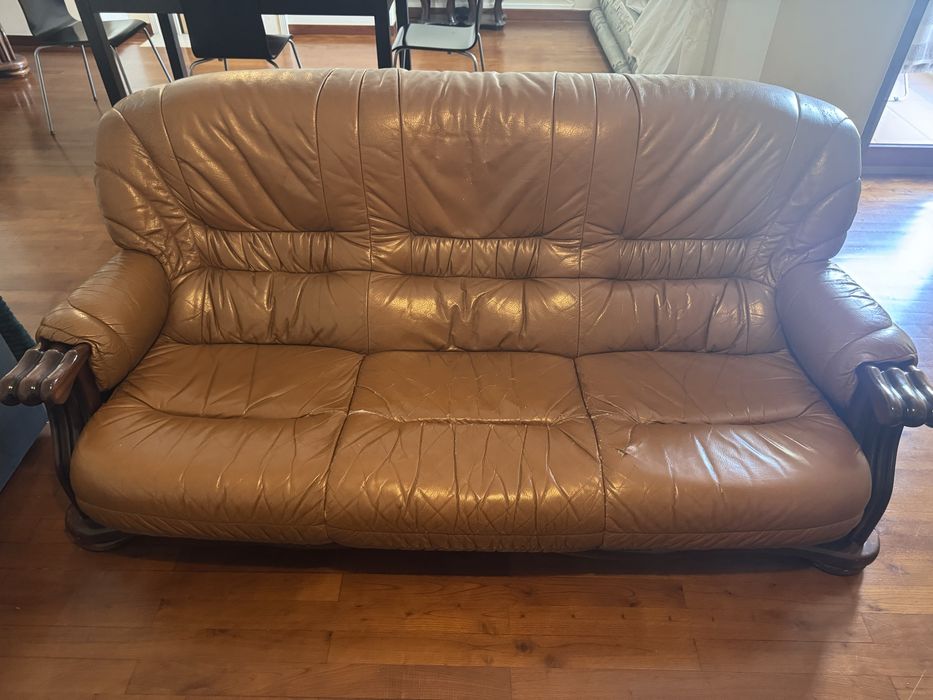 Conjunto de sofa e poltronas por 200€ em pele !!!