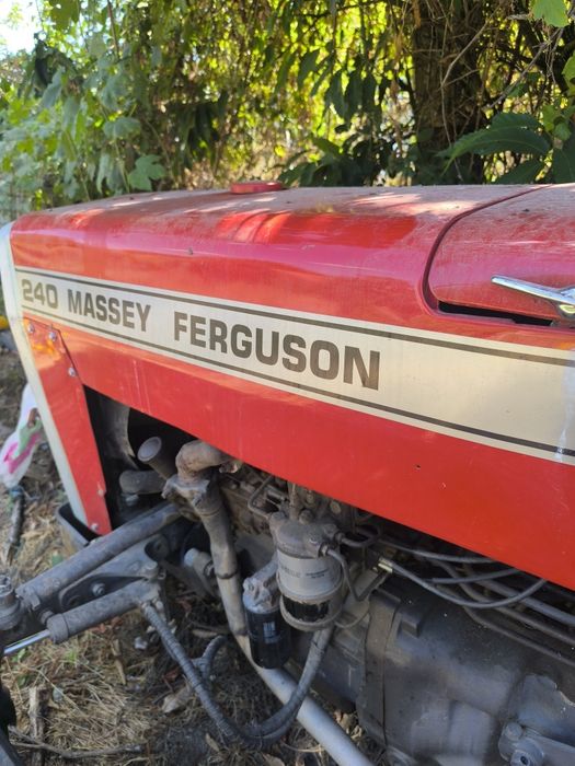 Trator Massey ferguson 240