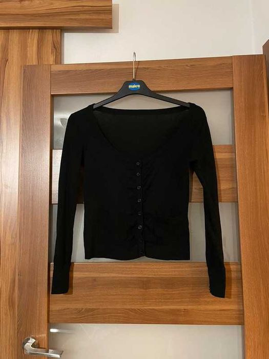 czarny sweter sweterek kardigan 36 S rozpinany kieszonki